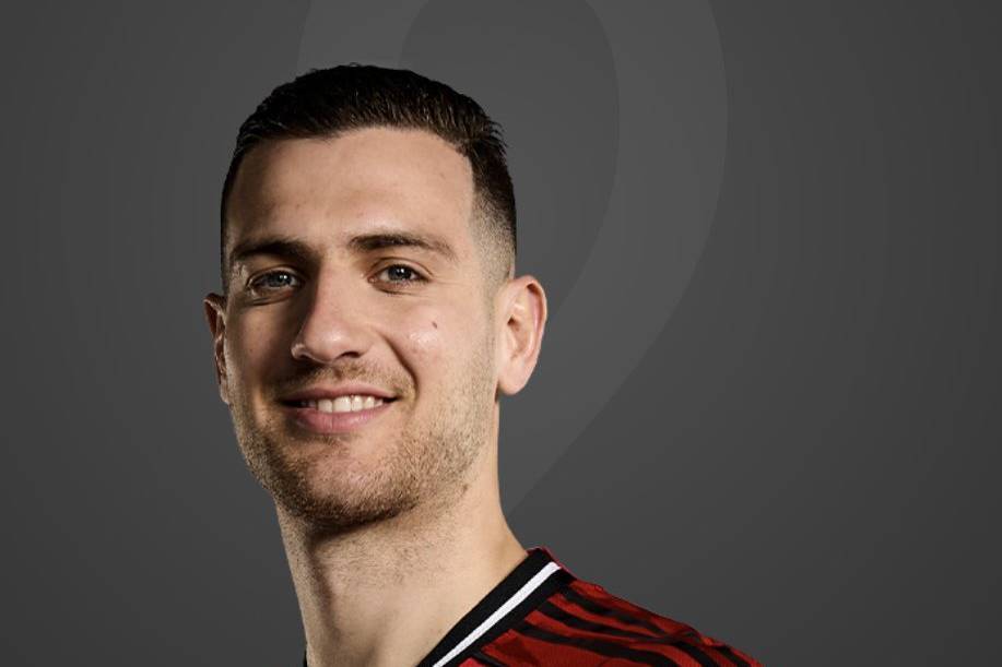 曼联欲卖穆帅引援最后独苗，皇马拜仁感兴趣！阿莫林想加强边翼卫